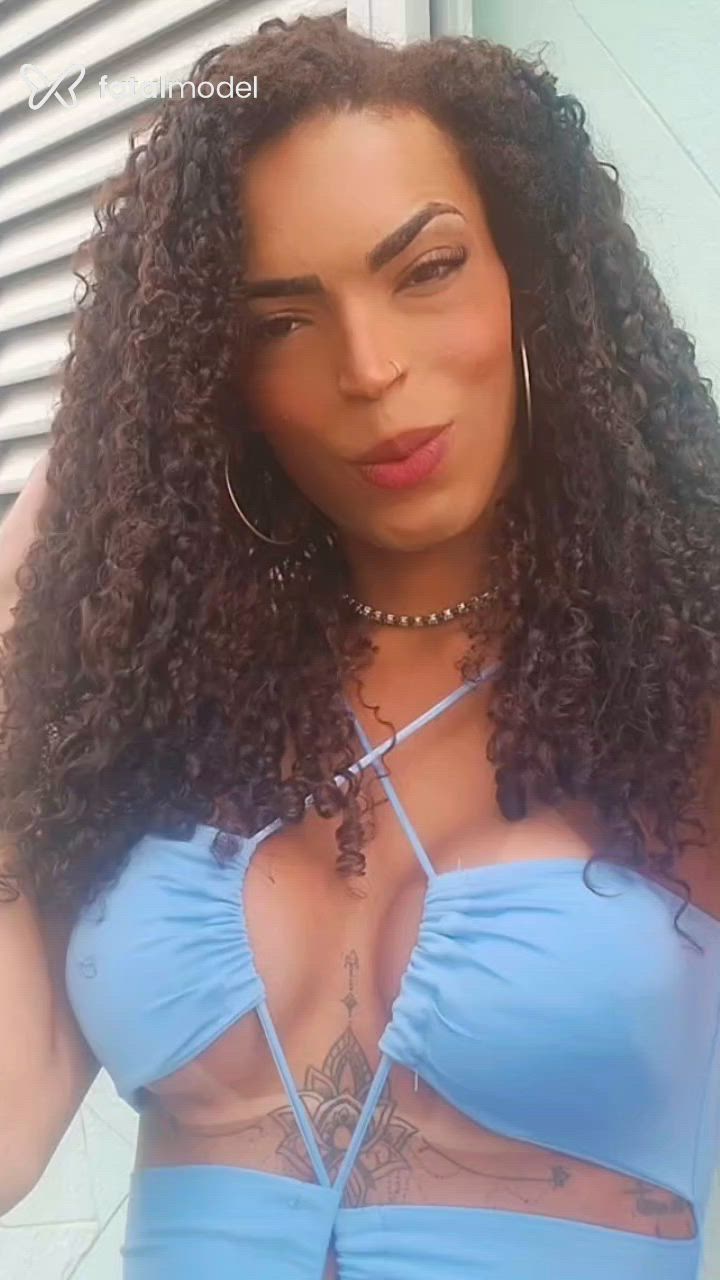 Acompanhante mulher trans morena (o) de olhos castanhos - pérola mel