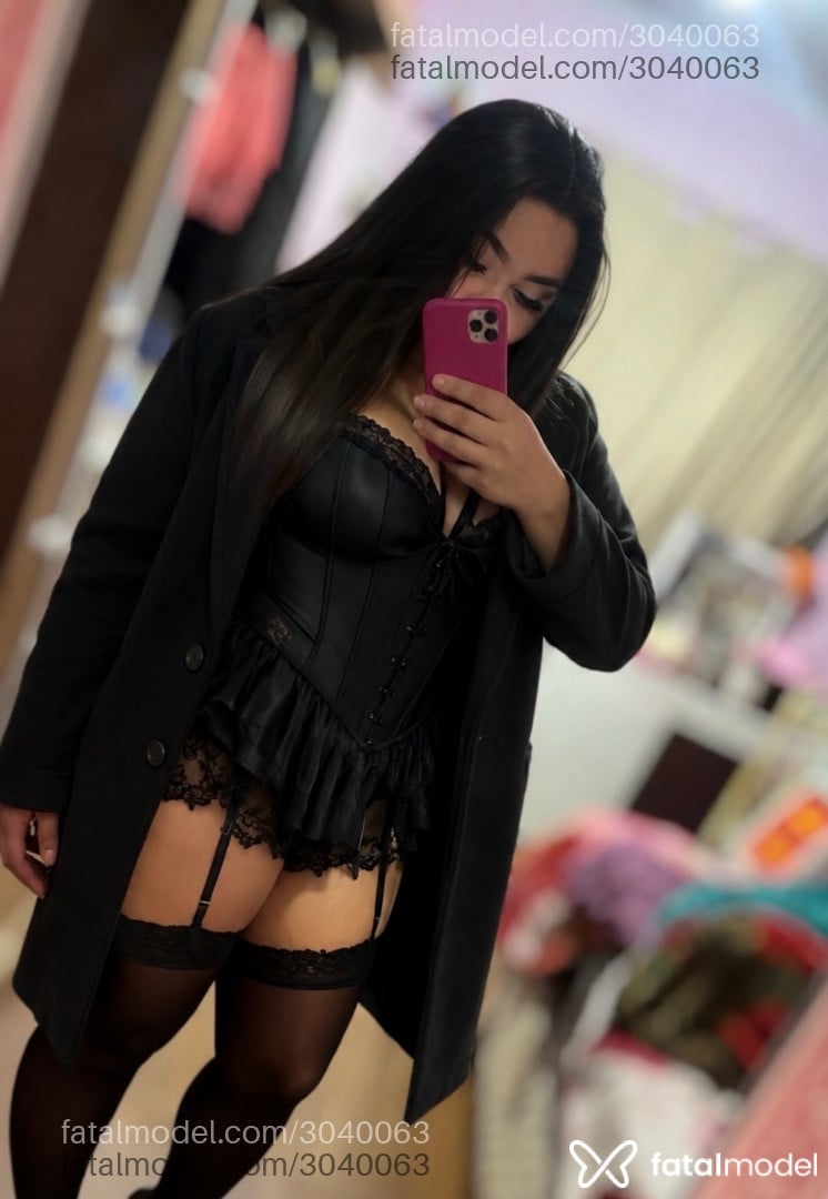 Acompanhante mulher com cabelo castanho de olhos castanhos - Larissa