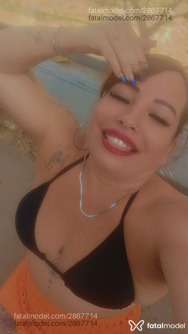 Acompanhante mulher loira (o) de olhos castanhos - Dany