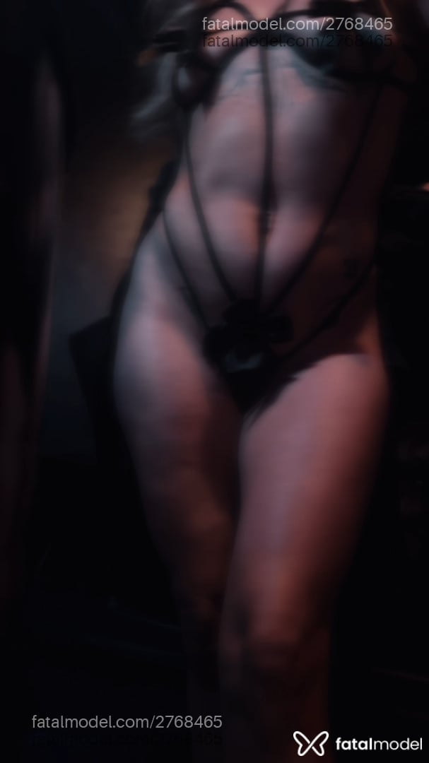Acompanhante mulher loira (o) de olhos castanhos - Sereialima