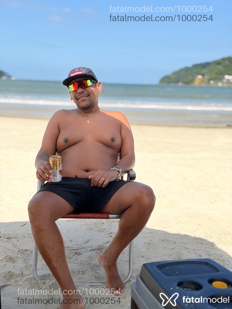 Acompanhante homem morena (o) de olhos pretos - Alves