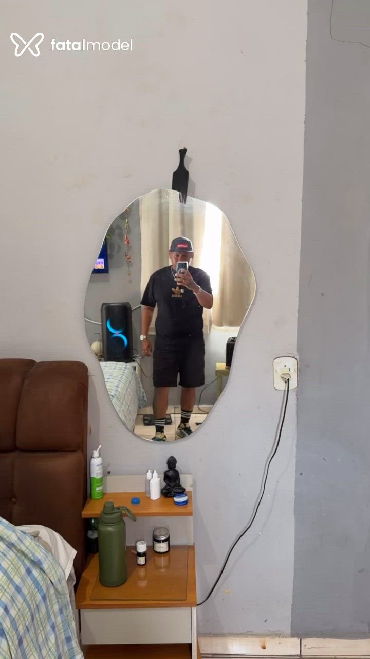 Acompanhante homem morena (o) de olhos pretos - Alves