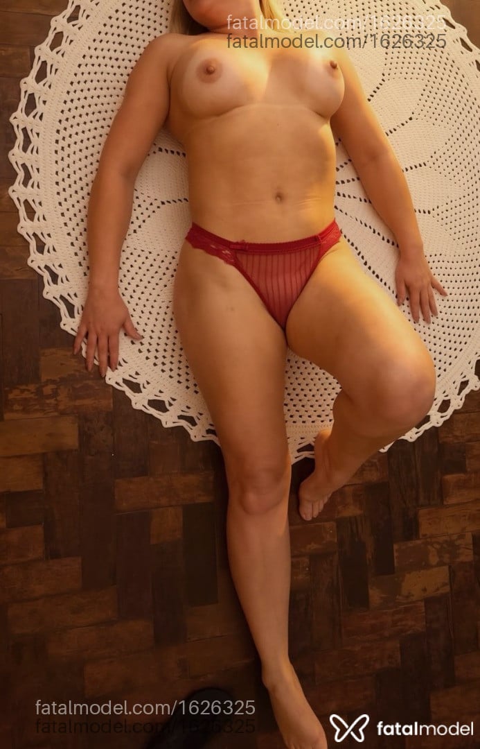 Acompanhante mulher loira (o) de olhos verdes - Brenda