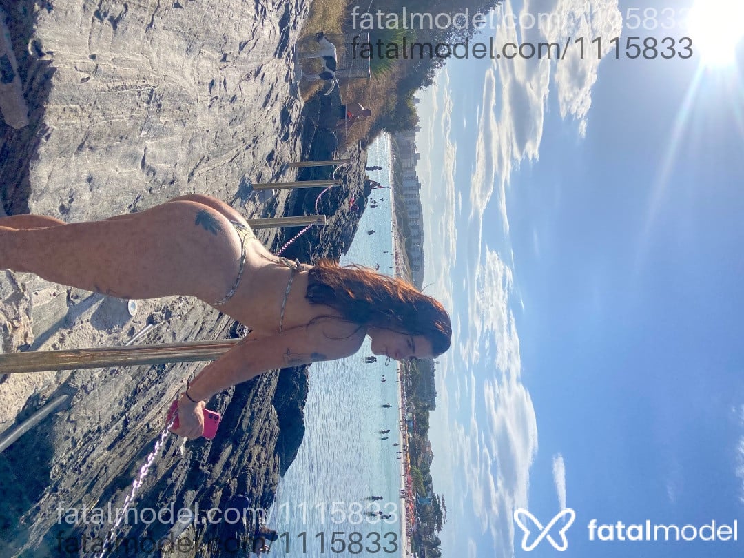 Acompanhante mulher com cabelo castanho de olhos castanhos - Júlia Dumont