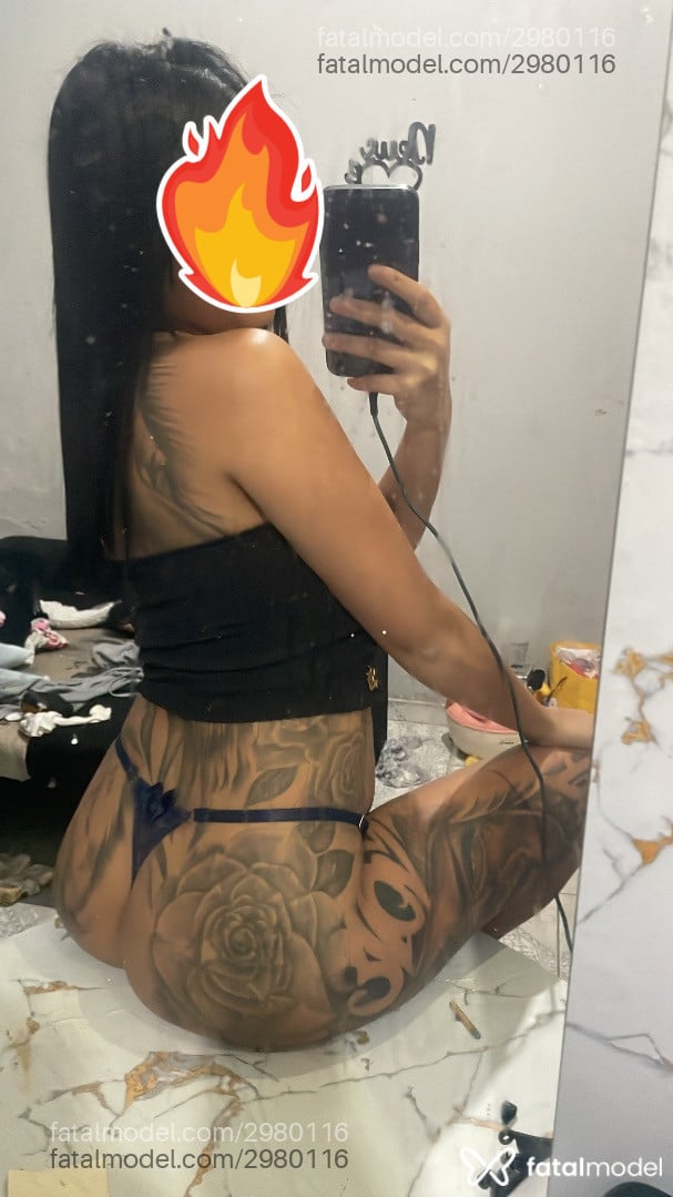 Acompanhante mulher morena (o) de olhos pretos - Chloe