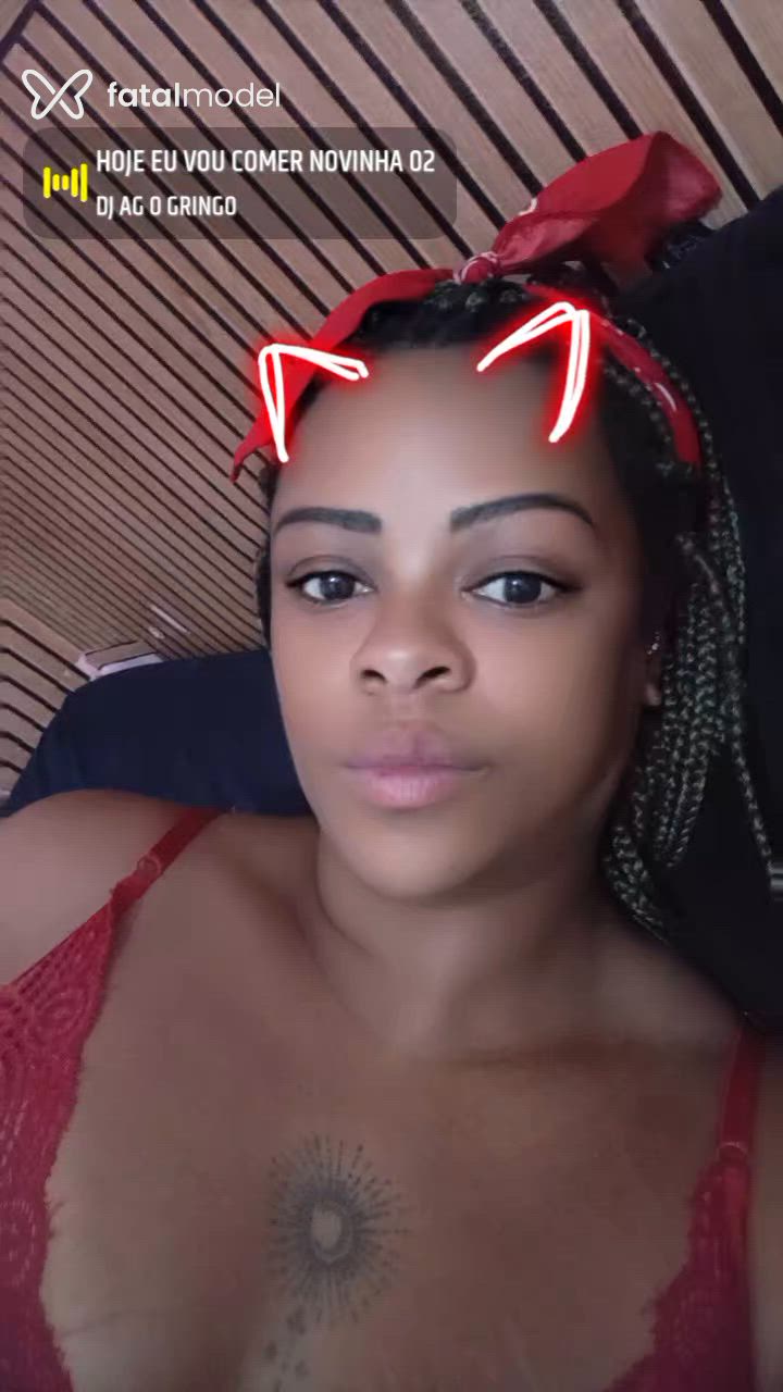Acompanhante mulher com cabelo castanho de olhos castanhos - Girassol