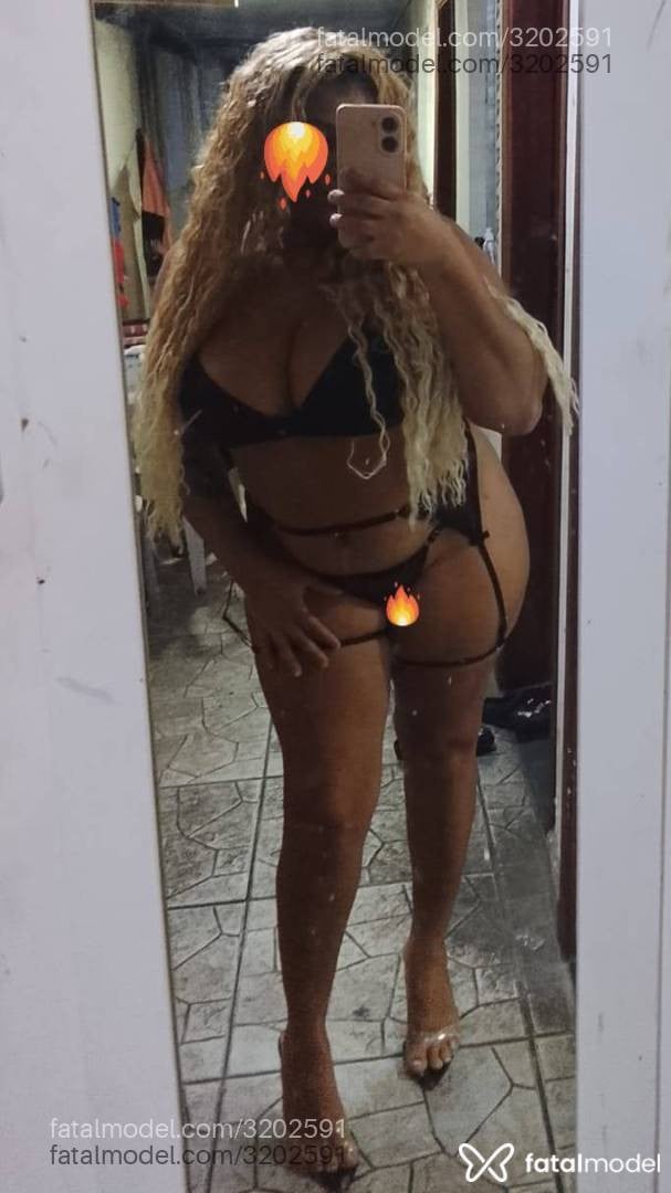 Acompanhante mulher loira (o) de olhos castanhos em Guarujá - Mirella