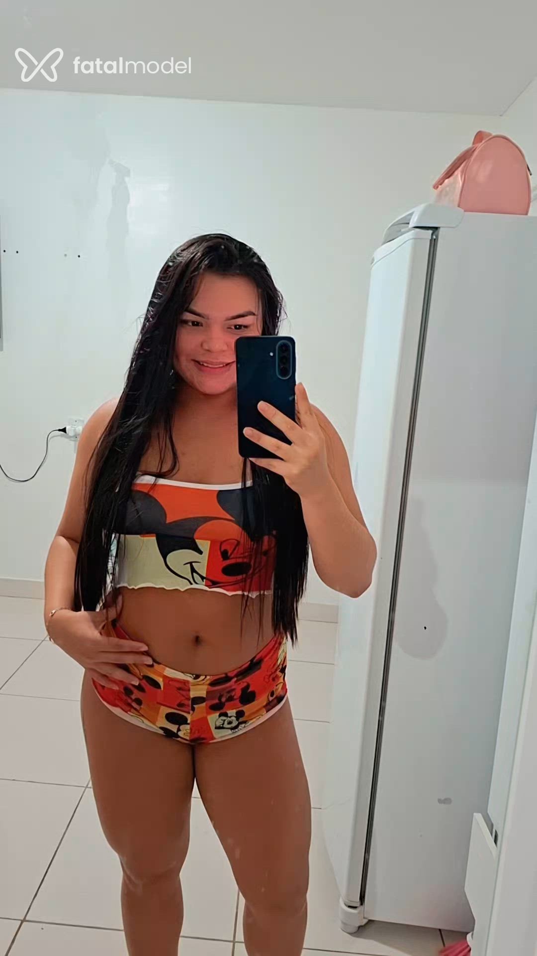 Acompanhante mulher com cabelo castanho de olhos pretos - Emilly Lobato