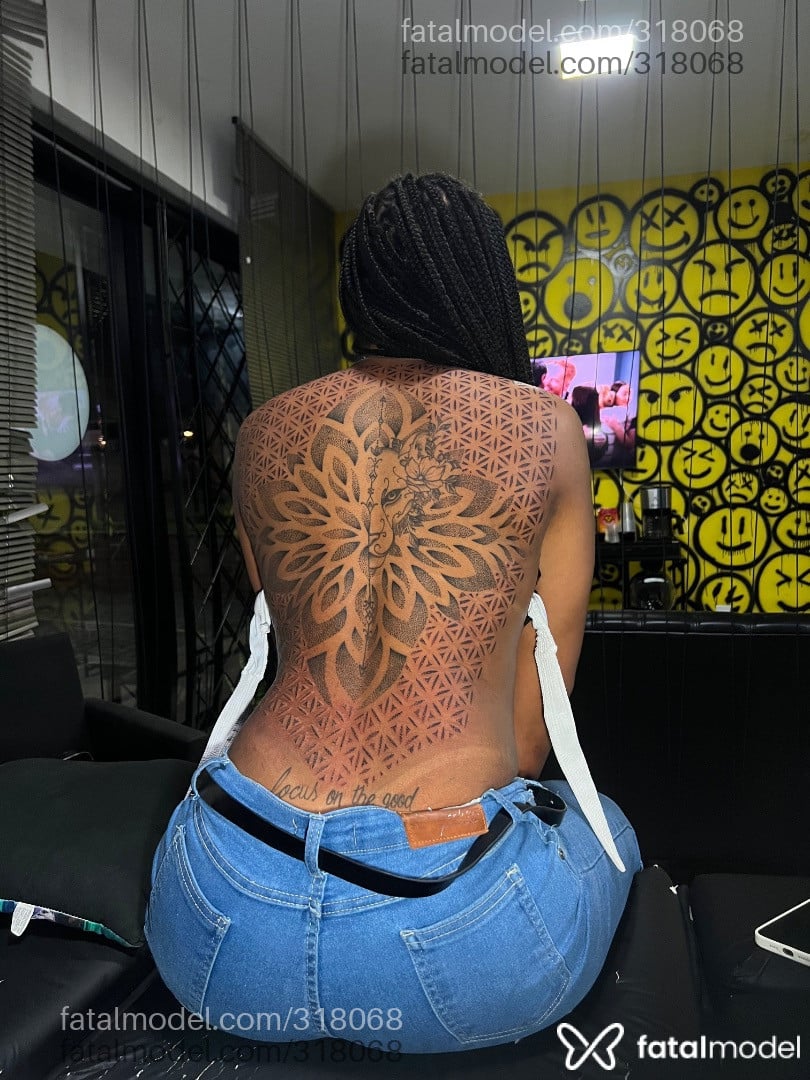 Acompanhante mulher trans morena (o) de olhos castanhos - Nicole