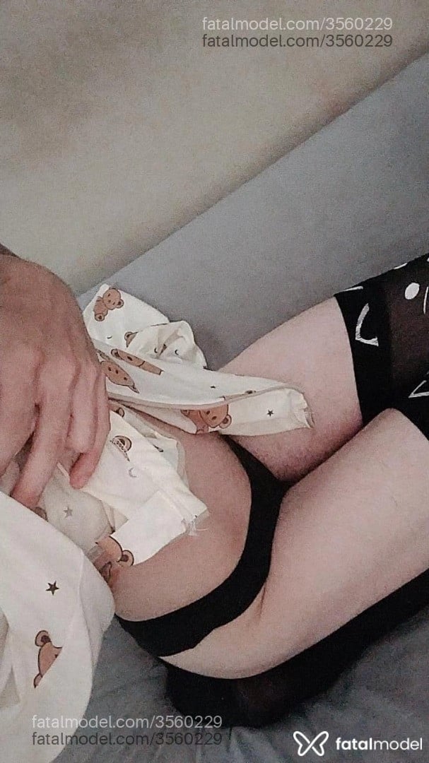 Acompanhante mulher trans ruiva (o) de olhos castanhos - Hoexea