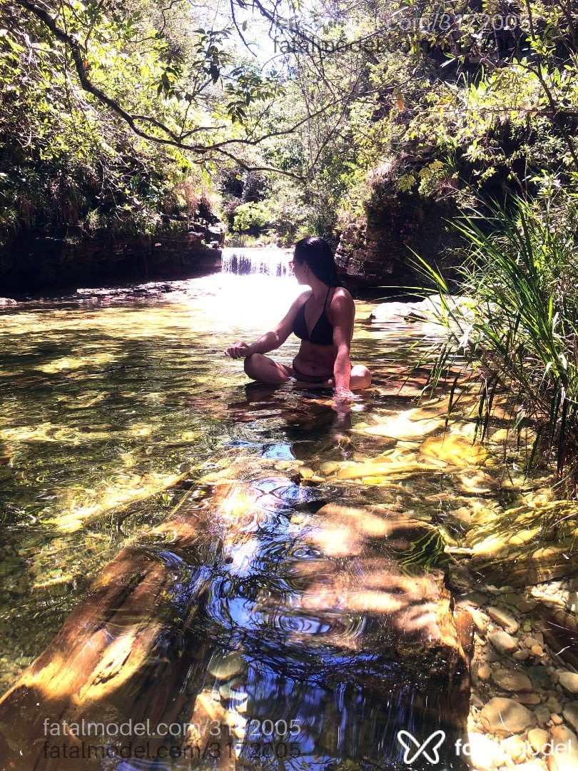 Acompanhante mulher morena (o) de olhos castanhos - Pérola
