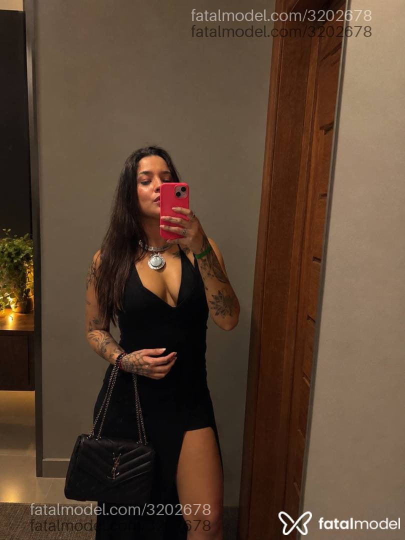 Acompanhante mulher com cabelo castanho de olhos castanhos - Gabriela Luz
