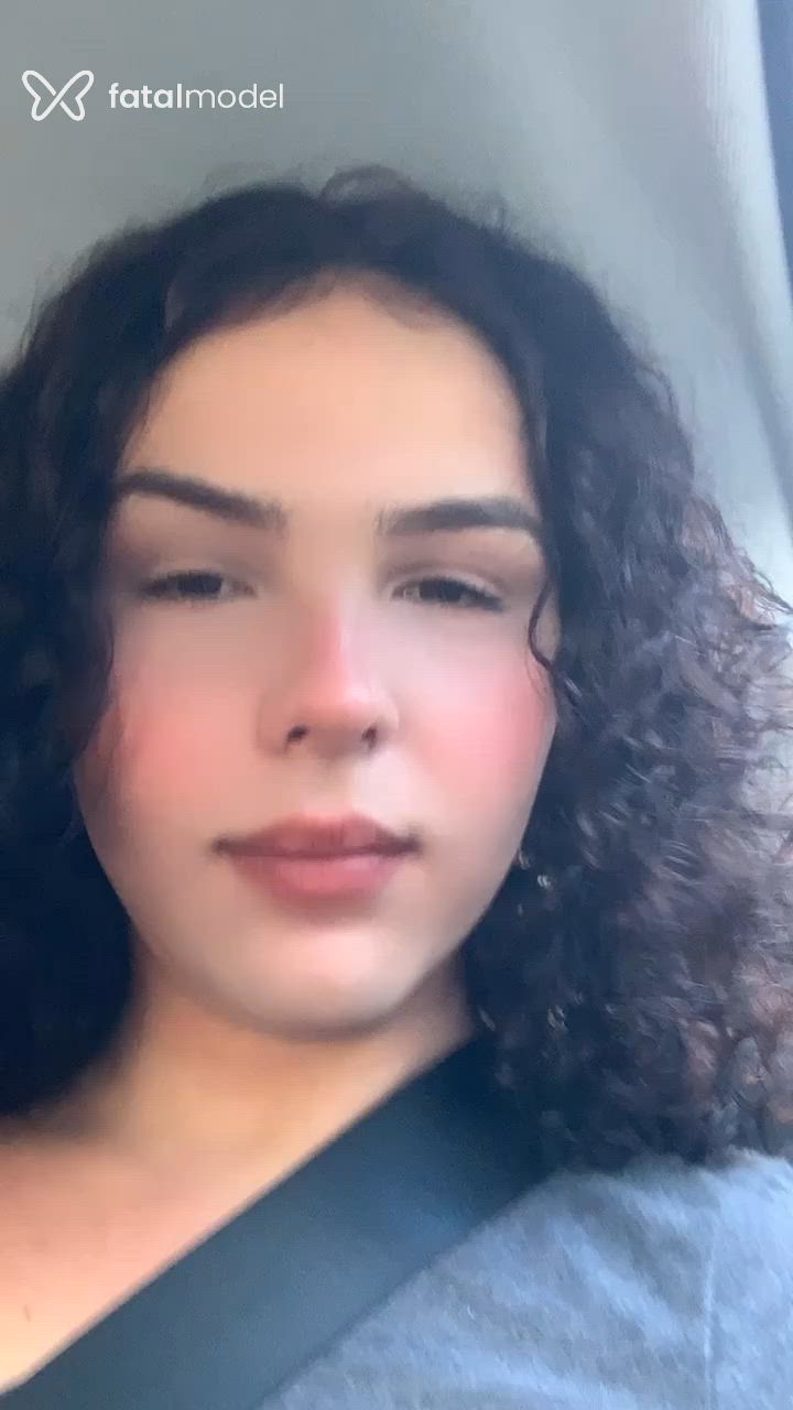 Acompanhante mulher trans com cabelo castanho de olhos mel - Imola