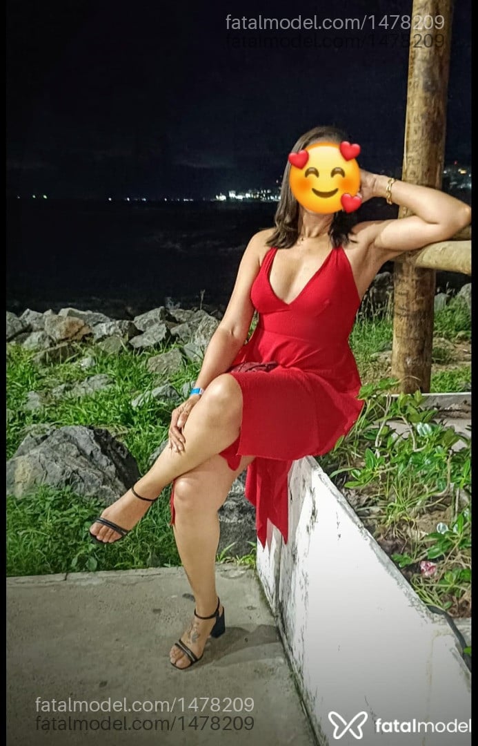 Acompanhante mulher com cabelo castanho de olhos castanhos - Mel Ravena