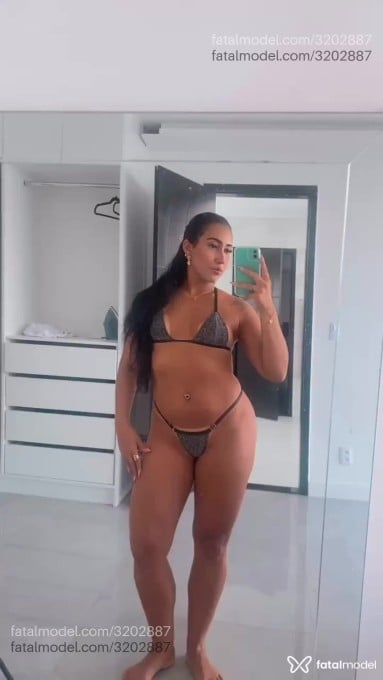 Acompanhante mulher morena (o) de olhos pretos em Petrópolis - Viviane
