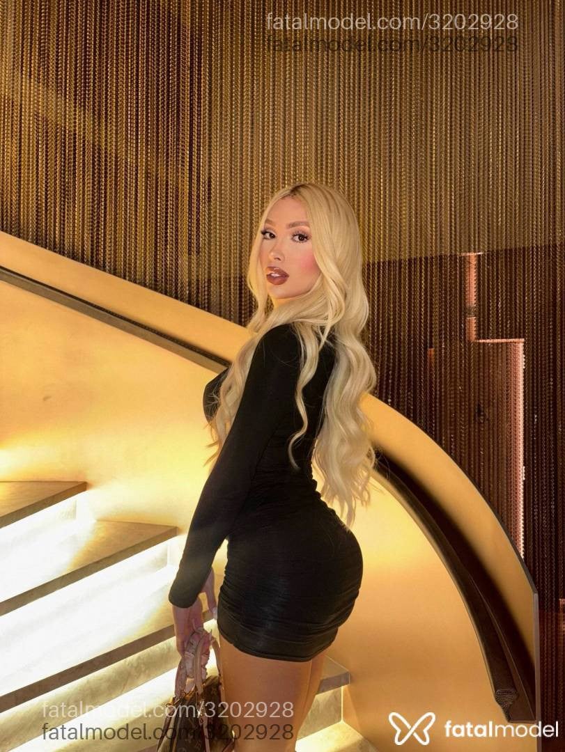 Acompanhante mulher trans loira (o) de olhos mel - Marcella Luz