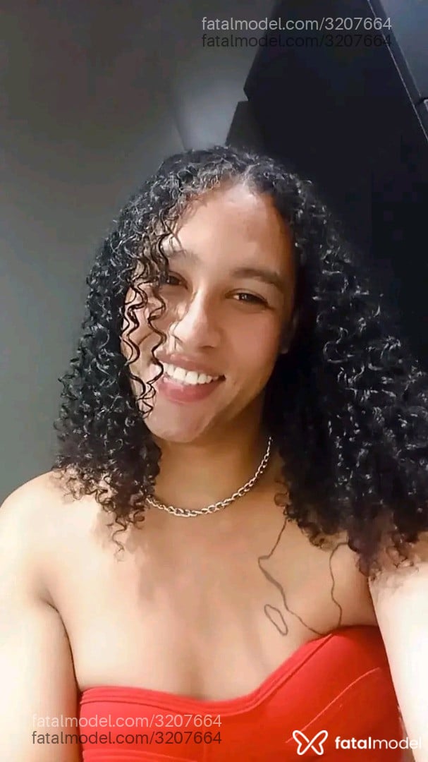 Acompanhante mulher trans morena (o) de olhos pretos - Bruhnessa Acompanhante mulher trans morena (o) de olhos pretos - Bruhnessa