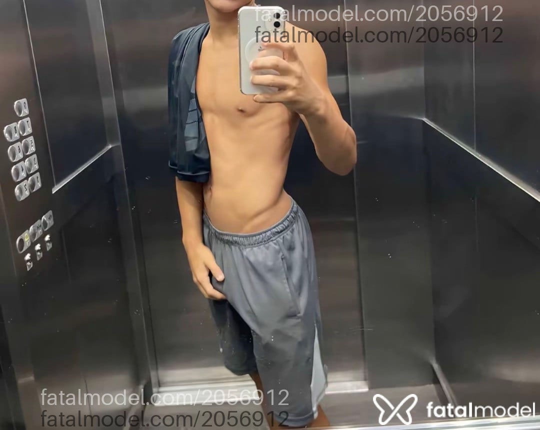 Acompanhante homem com cabelo castanho de olhos mel - Pivetinhoativo