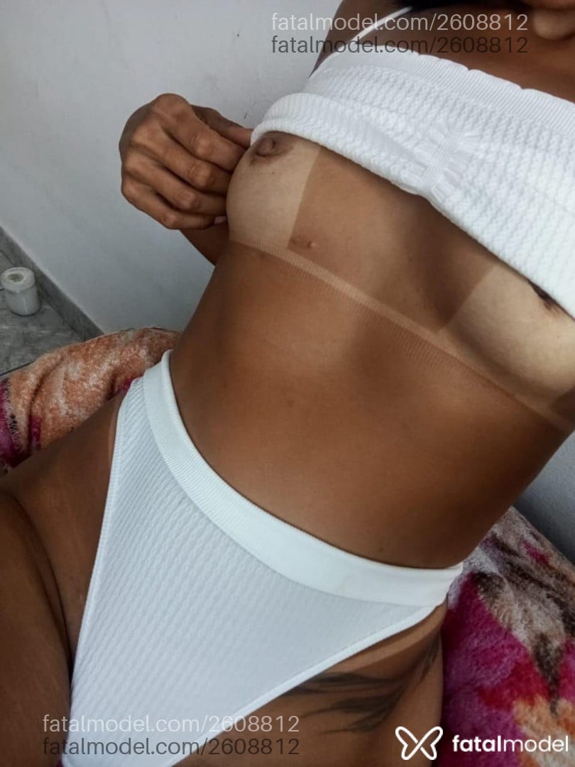 Acompanhante mulher morena (o) de olhos castanhos - Luara