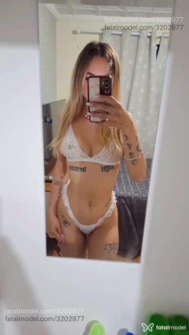 Acompanhante mulher loira (o) de olhos castanhos em Goiânia - Sofi