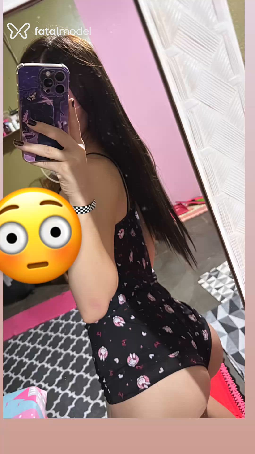 Acompanhante mulher trans com cabelo colorido de olhos castanhos - Mirela