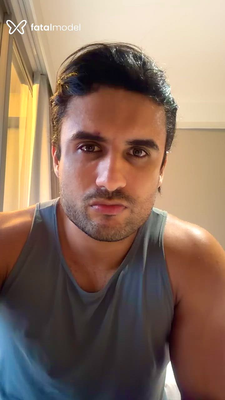 Acompanhante homem com cabelo castanho de olhos verdes - Aleff