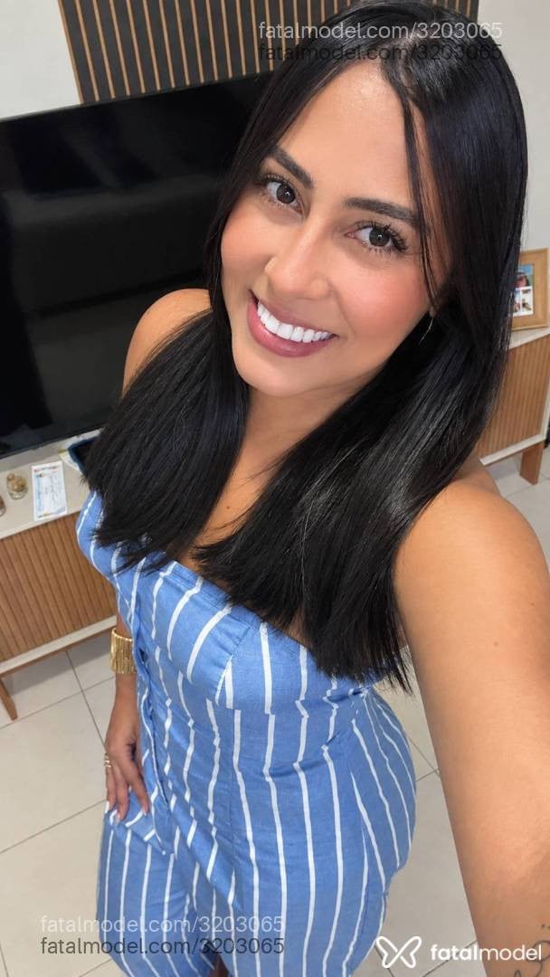 Acompanhante mulher morena (o) de olhos pretos - Paula