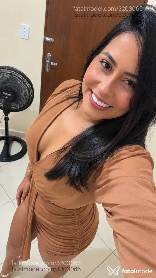 Acompanhante mulher morena (o) de olhos pretos - Paula