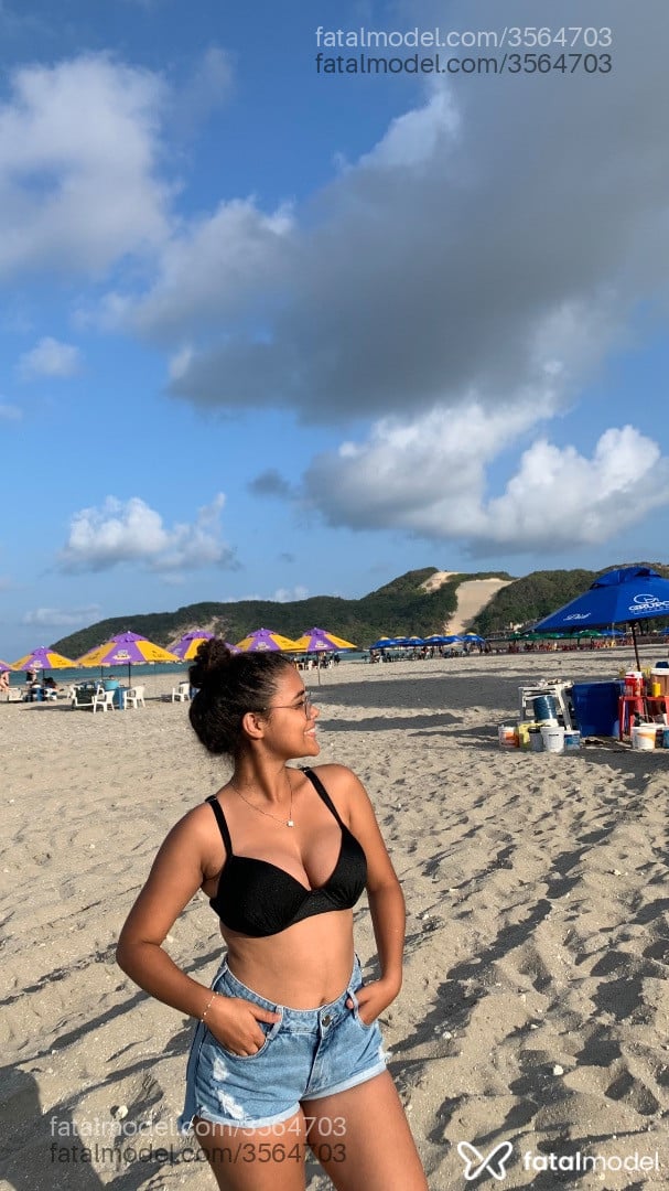 Acompanhante mulher morena (o) de olhos mel - Anna Catarine