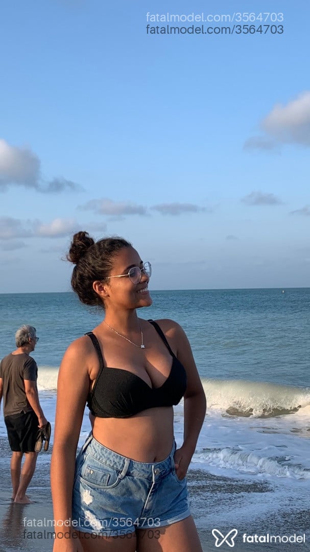 Acompanhante mulher morena (o) de olhos mel - Anna Catarine