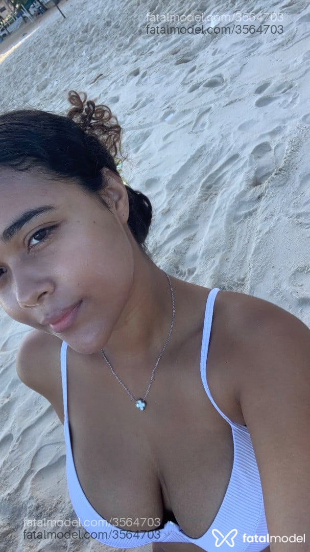 Acompanhante mulher morena (o) de olhos mel - Anna Catarine