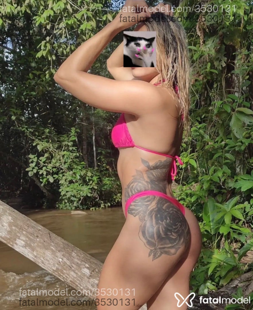 Acompanhante mulher com cabelo castanho de olhos castanhos - Izabella