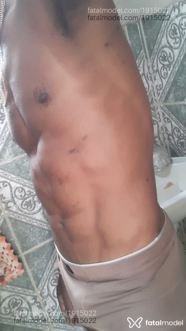 Acompanhante homem morena (o) de olhos castanhos - Cheomar
