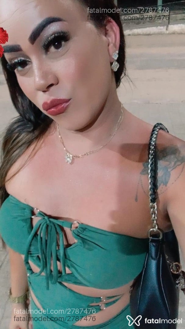 Acompanhante mulher trans com cabelo castanho de olhos castanhos - Laís Acreana