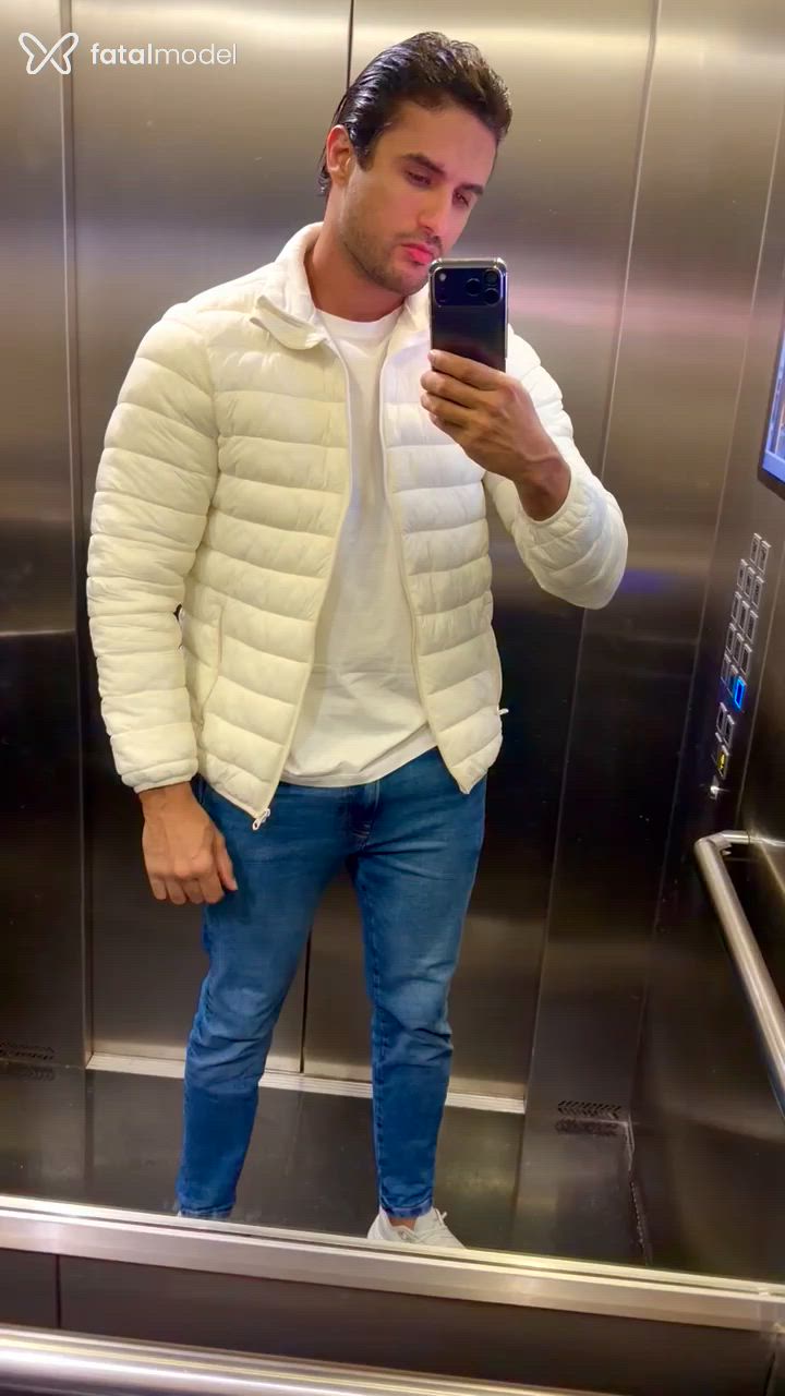 Acompanhante homem com cabelo castanho de olhos verdes - Aleff