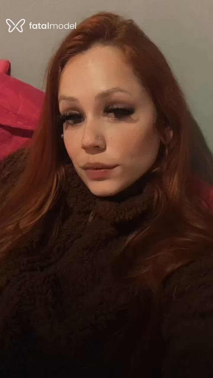 Acompanhante mulher ruiva (o) de olhos castanhos - Maryjanne