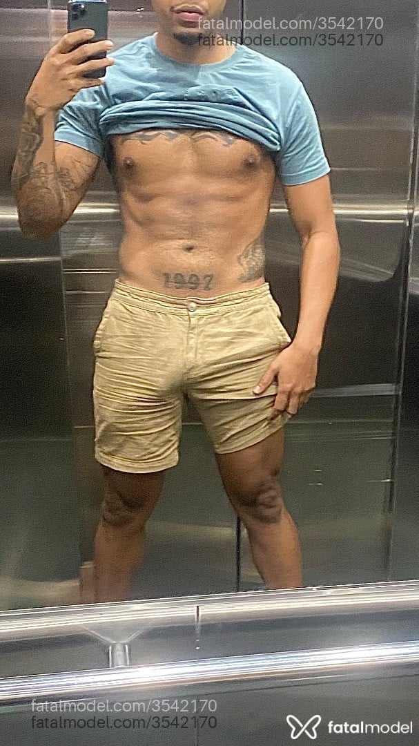 Acompanhante homem com cabelo castanho de olhos castanhos - Mestredoprazer