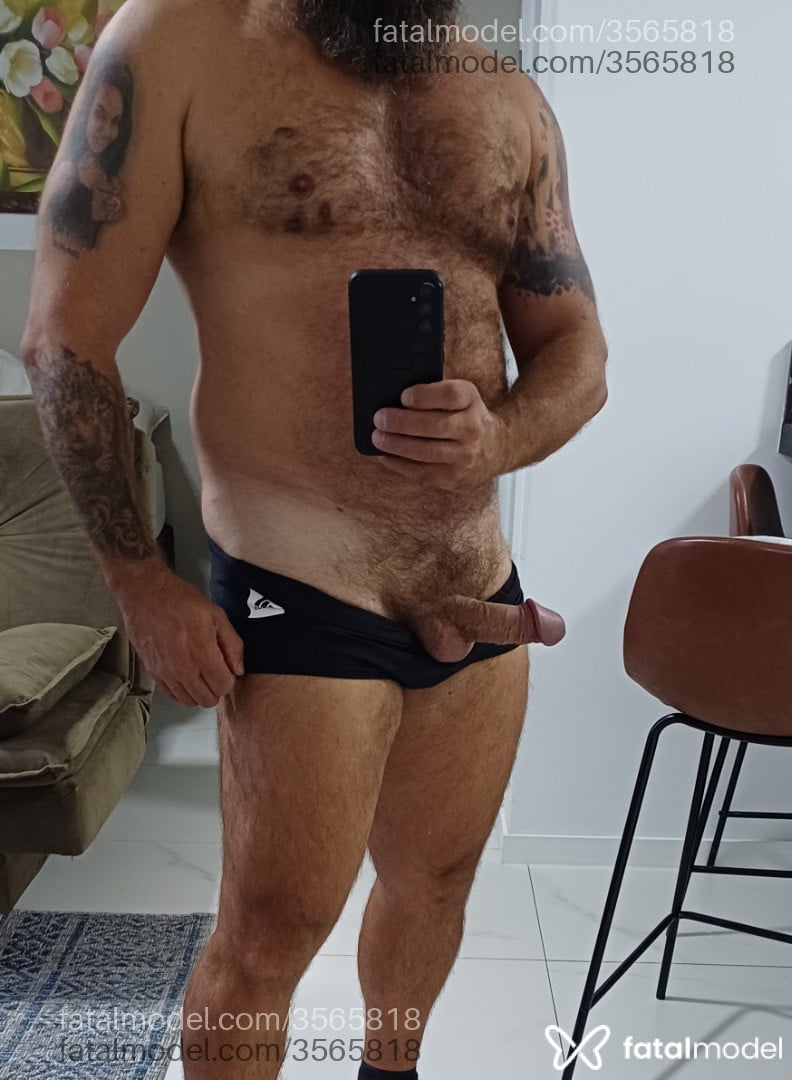 Acompanhante homem sem cabelo de olhos azuis - Senhorzinho