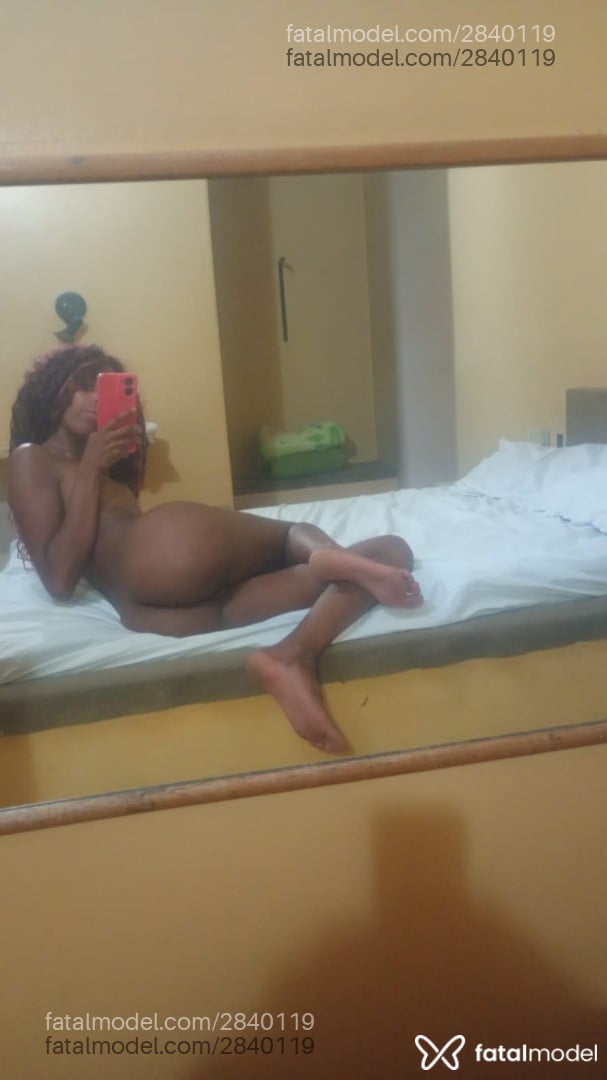 Acompanhante mulher morena (o) de olhos pretos - Lusafadex