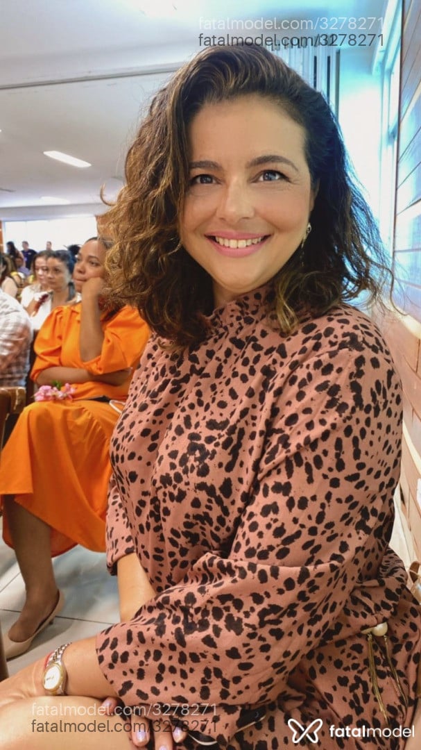 Acompanhante mulher com cabelo castanho de olhos castanhos - Mariana Torres