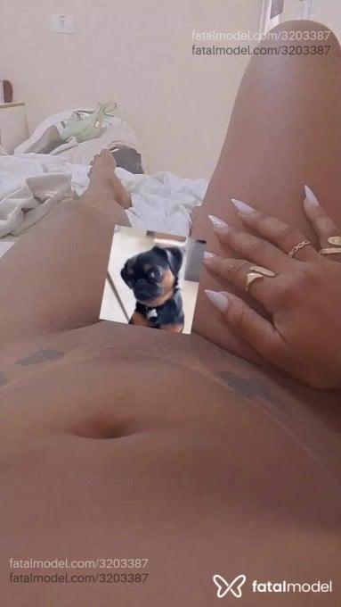 Acompanhante mulher morena (o) de olhos pretos - Morena
