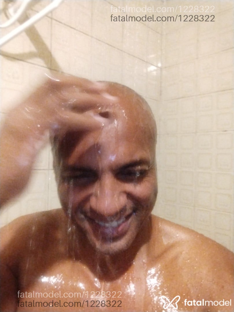 Acompanhante homem morena (o) de olhos pretos - Rarley