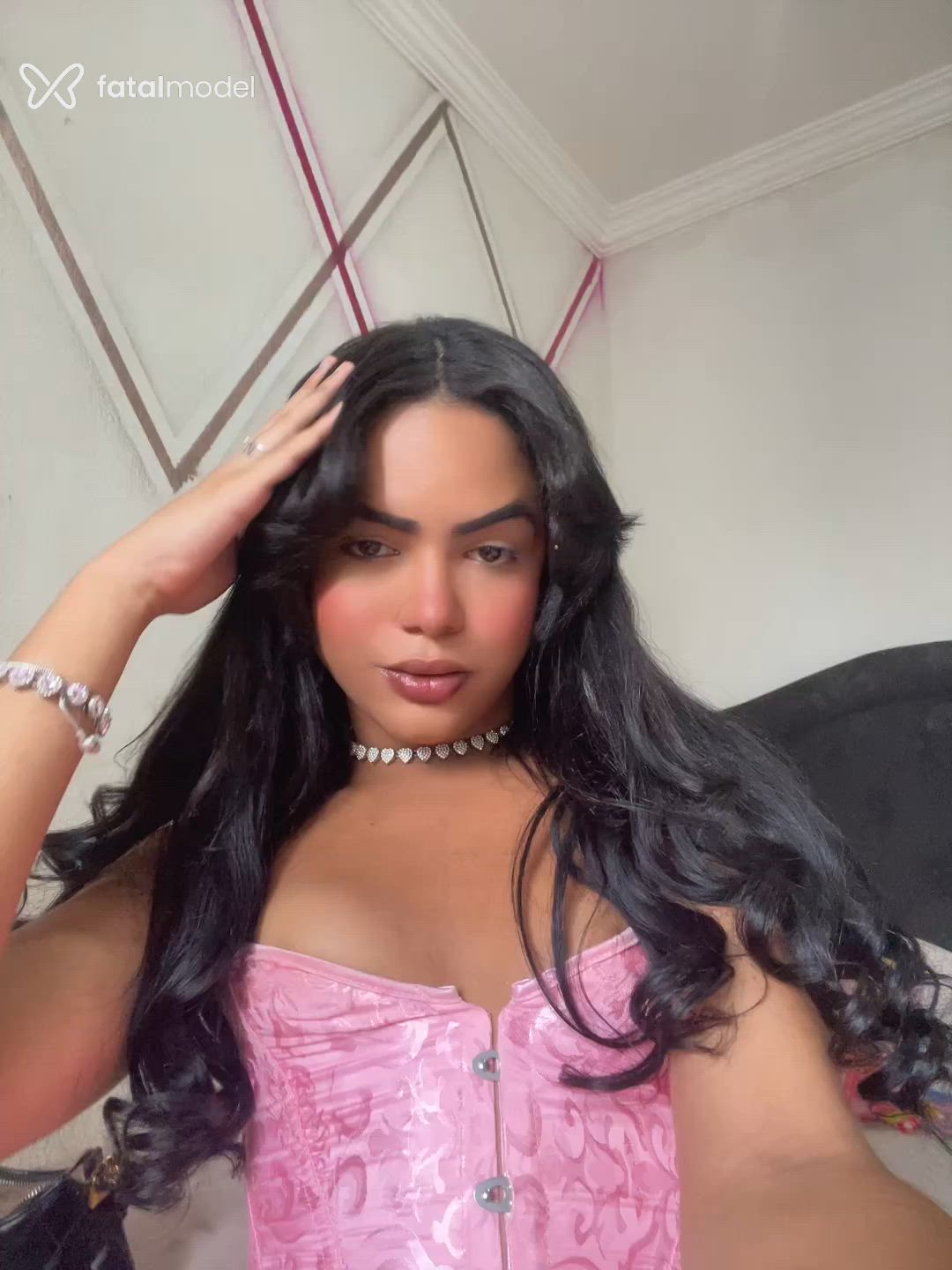 Acompanhante mulher trans morena (o) de olhos castanhos - Nft Gabriella