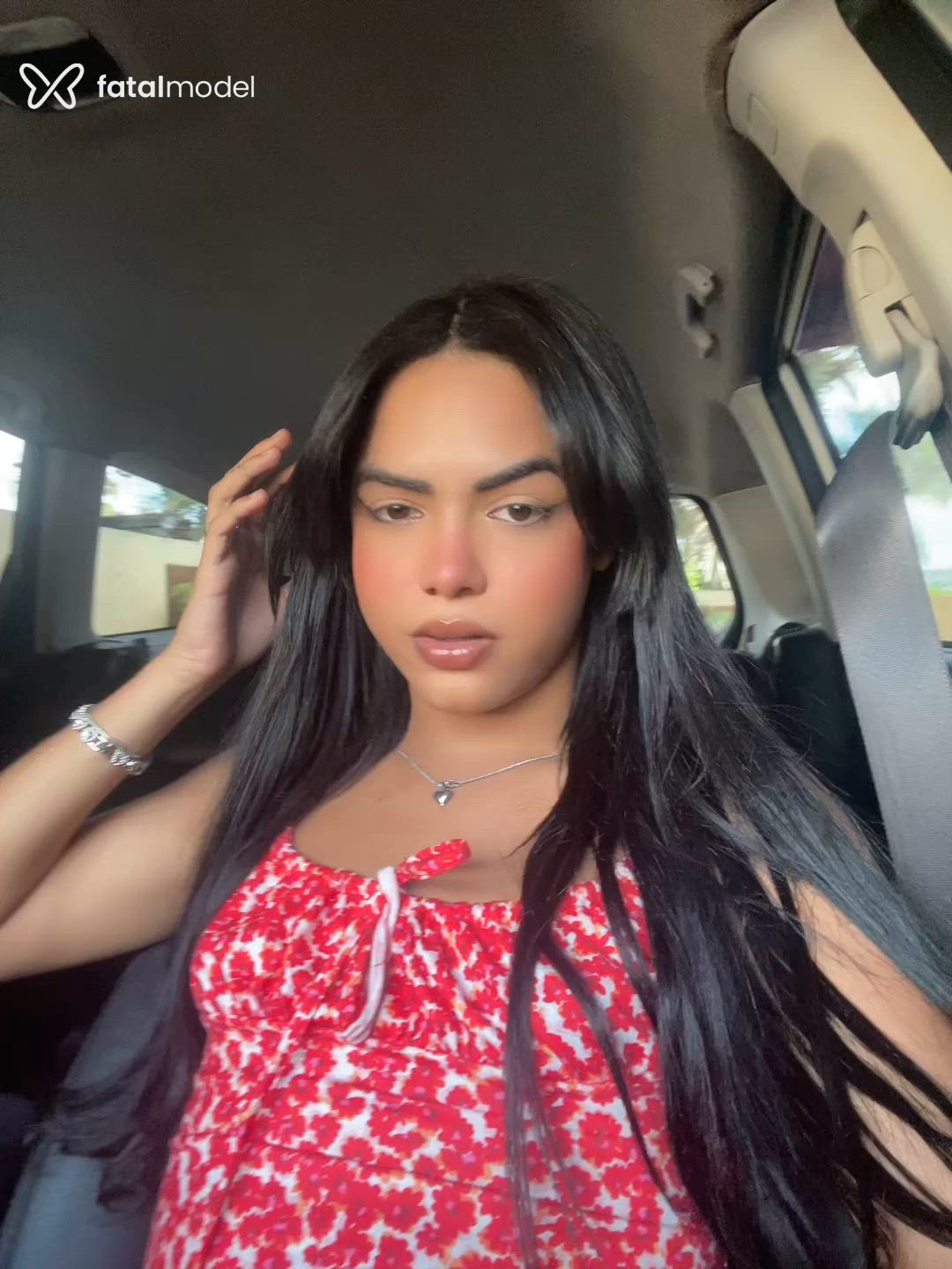 Acompanhante mulher trans morena (o) de olhos castanhos - Nft Gabriella