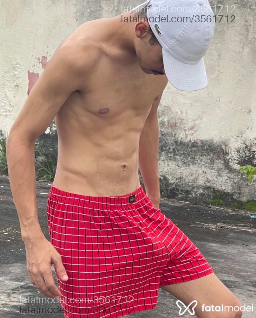 Acompanhante homem morena (o) de olhos castanhos - Maximo Acompanhante homem morena (o) de olhos castanhos - Maximo