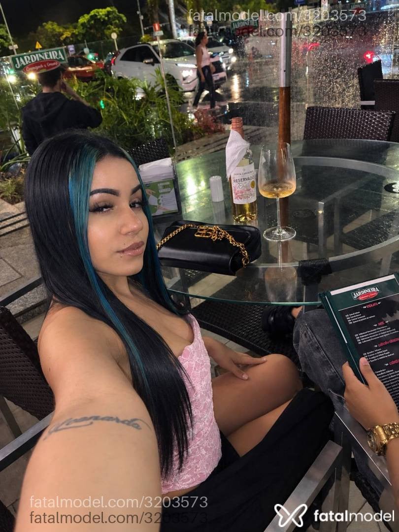 Acompanhante mulher morena (o) de olhos castanhos - Anna Ferreira