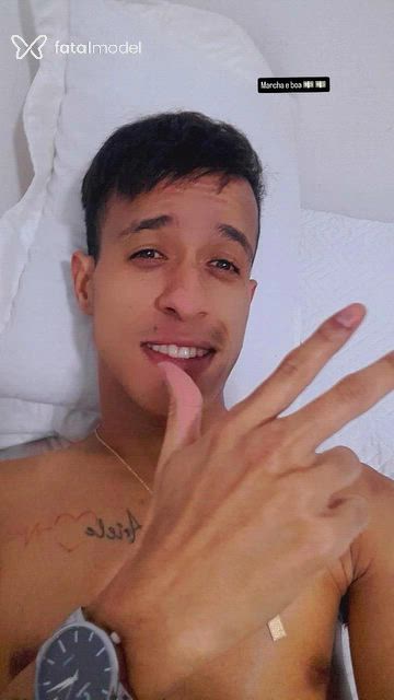Acompanhante homem com cabelo castanho de olhos castanhos - Kleisson