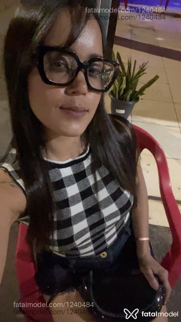 Acompanhante mulher morena (o) de olhos castanhos - Ellena