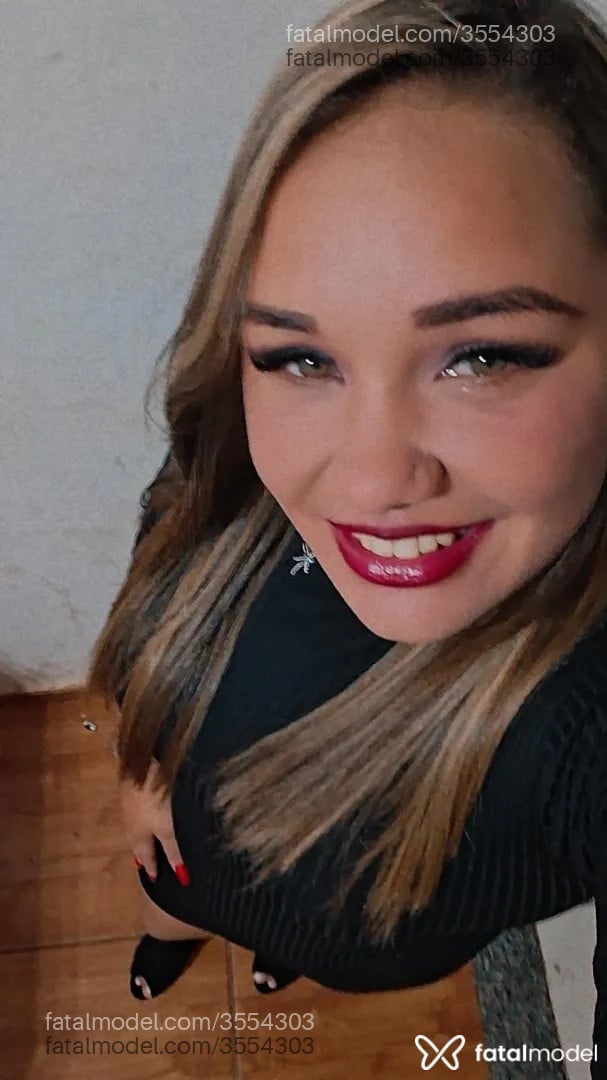 Acompanhante mulher loira (o) de olhos verdes - Julia melo