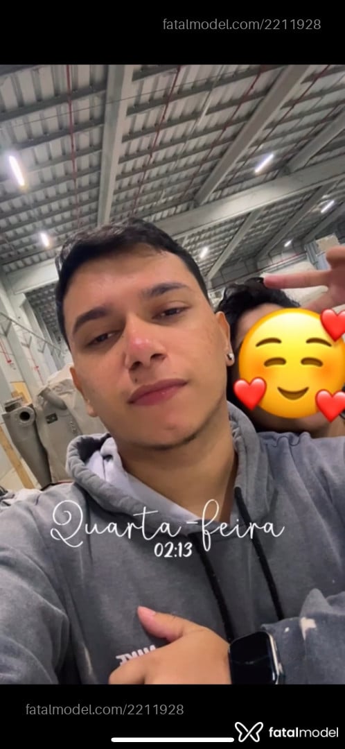 Acompanhante homem morena (o) de olhos castanhos - Max